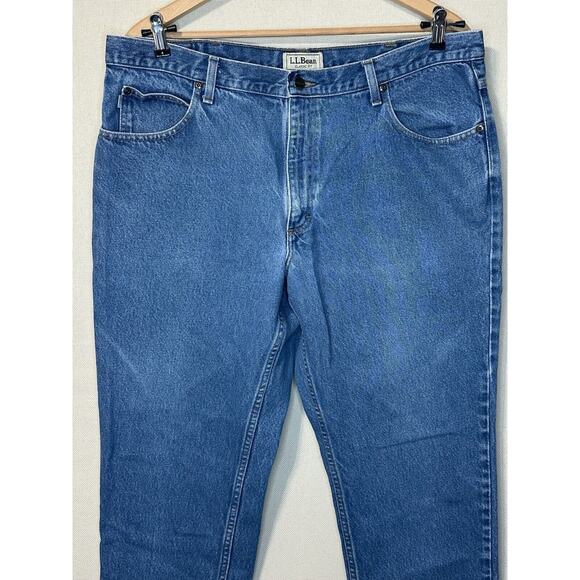 Classic Fit Men's L.L.Bean Jeans Sz. 40x29 Straight Leg Medium Wash Blue Denim - Picture 2 of 15